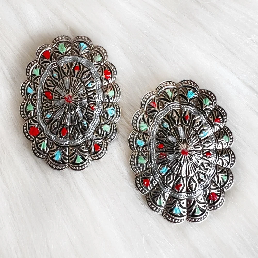 VINTAGE Scalloped Silver Oval Concho Clip Earrings • Southwestern Large Boho - Picture 2 of 5
